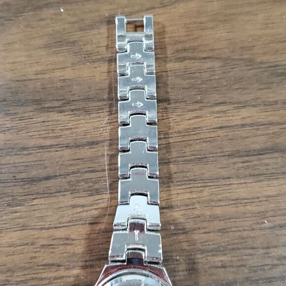 XOXO Women's Silver Watch Crystals Around Watch Face Metal Band - Picture 6 of 9